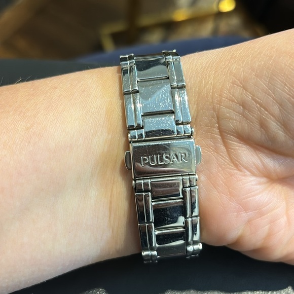 Pulsar watch with Swarovski crystals - Picture 2 of 3